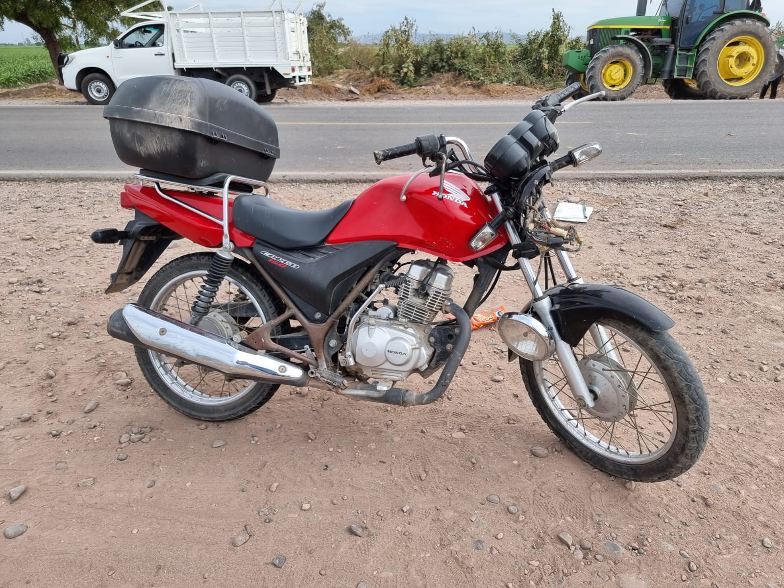 Motocicleta en la que viajaba el joven que terminó lesionado