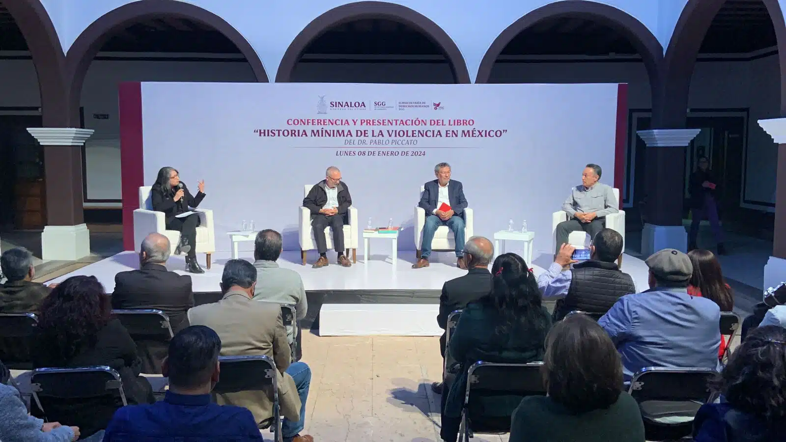 Pablo Piccato en la presentación de su libro “Historia mínima de la violencia en México” en el Centro Centenario de las Artes