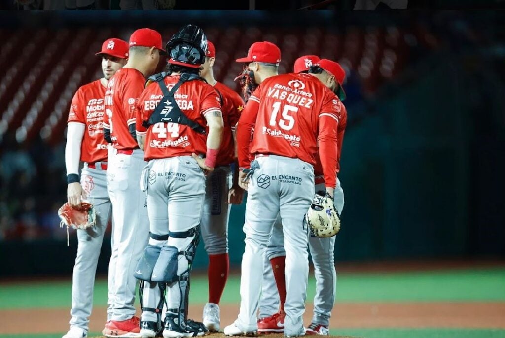 Juego entre Charros de Jalisco y Venados de Mazatlán en actividad del Juego 3 de los playoffs de la LMP