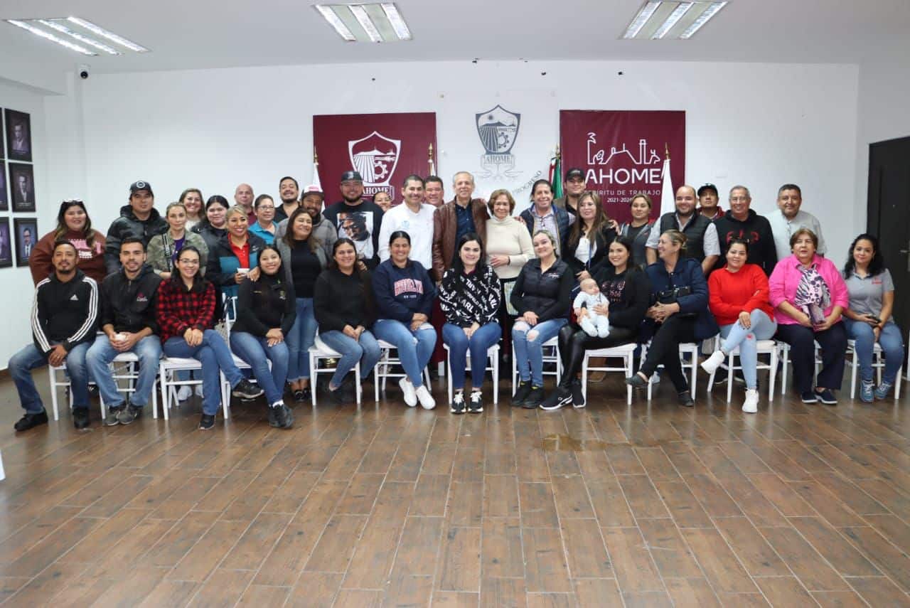 Encuentro entre autoridades de Ahome y floristas