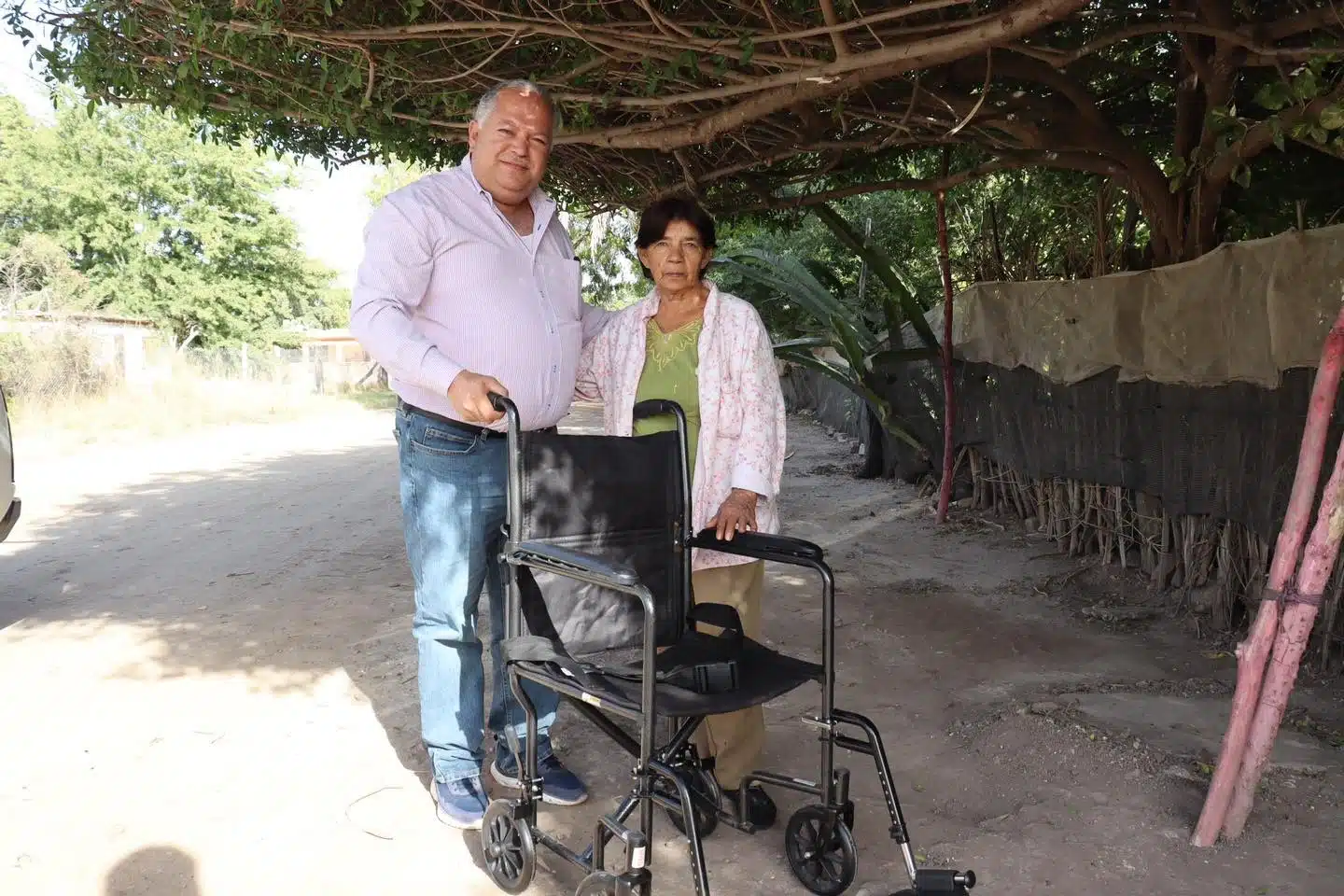 Entregan apoyos para mejora de viviendas a familias vulnerables en Sinaloa municipio