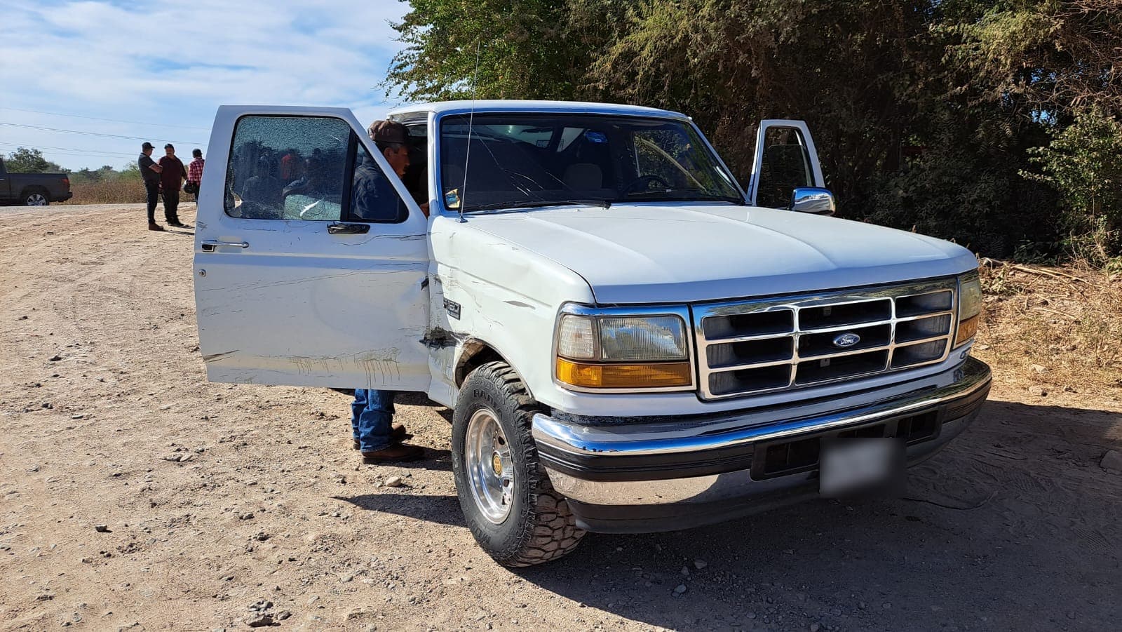 Camioneta chocada en Angostura
