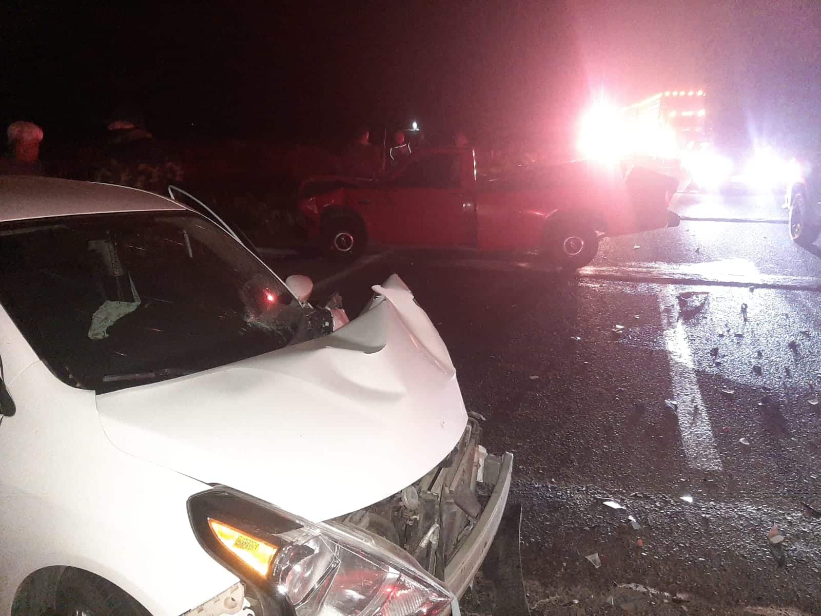 Carro chocado de la parte del frente en Guasave