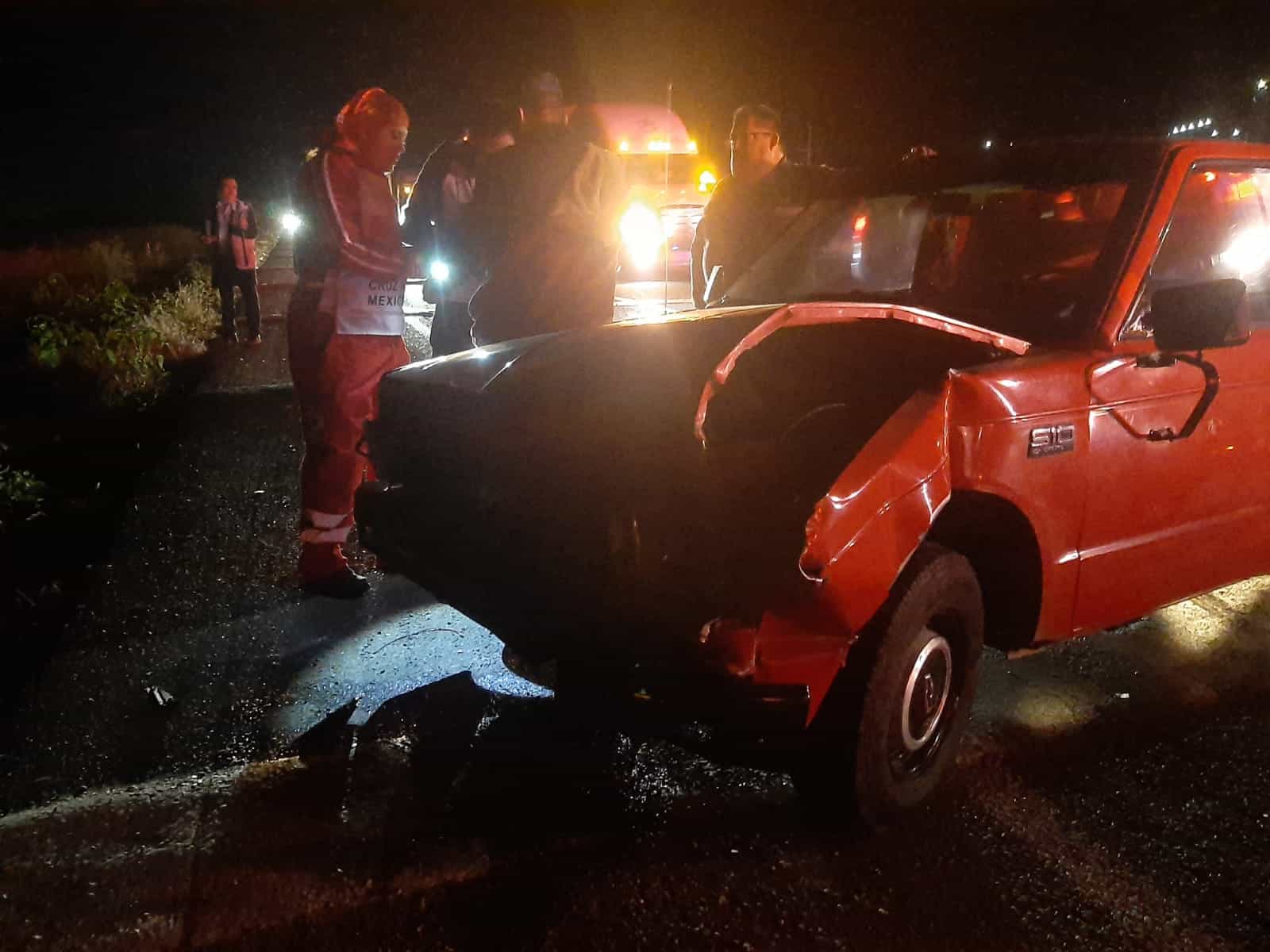 Camioneta chocada de la parte del frente en Guasave