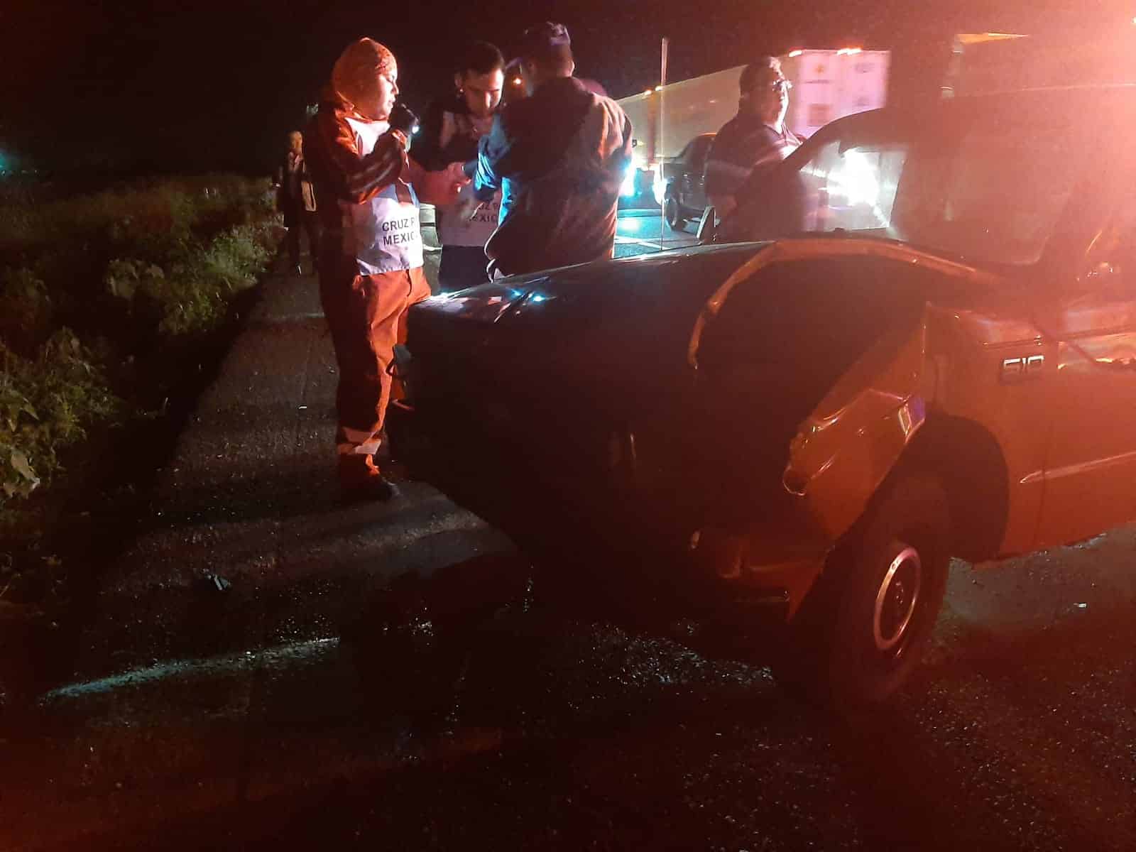 Camioneta chocada de la parte del frente en Guasave