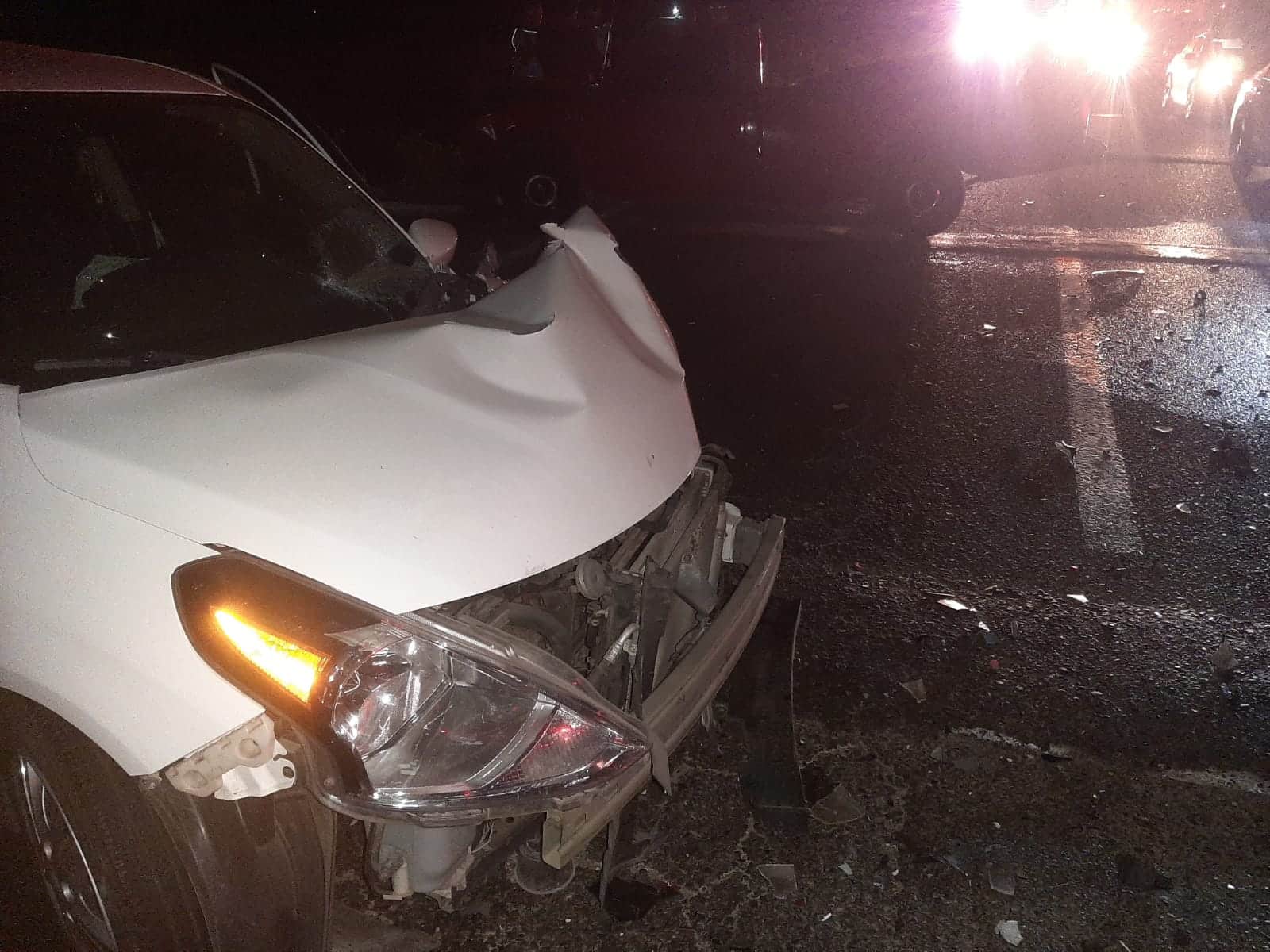 Carro chocado de la parte del frente en Guasave