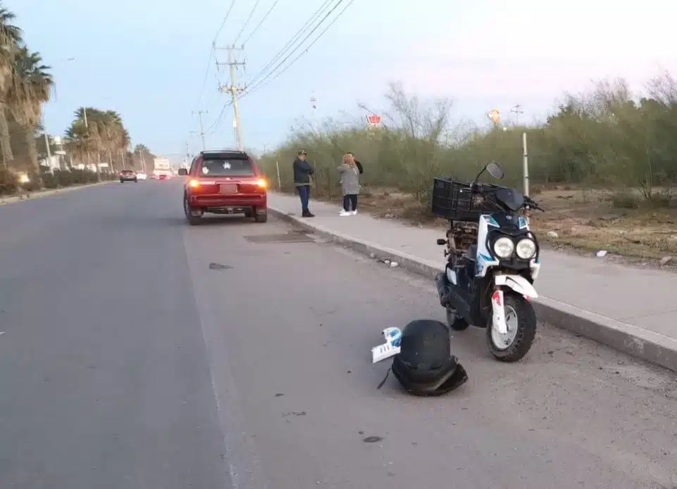 Motocicleta en la que viajaba Miguel Ángel quien perdió la vida en un accidente en Los Mochis