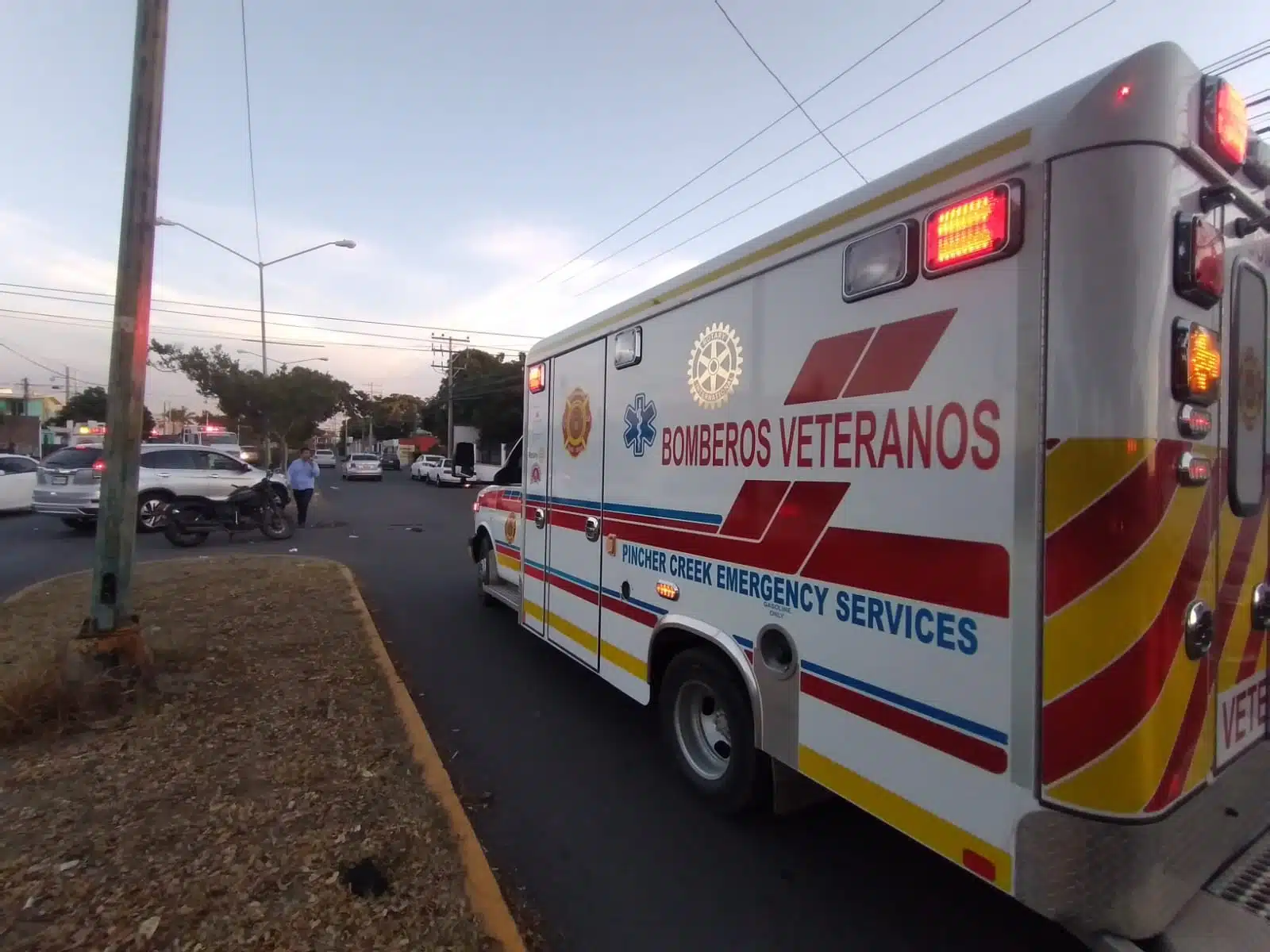 Tres personas resultaron lesionadas en el accidente.