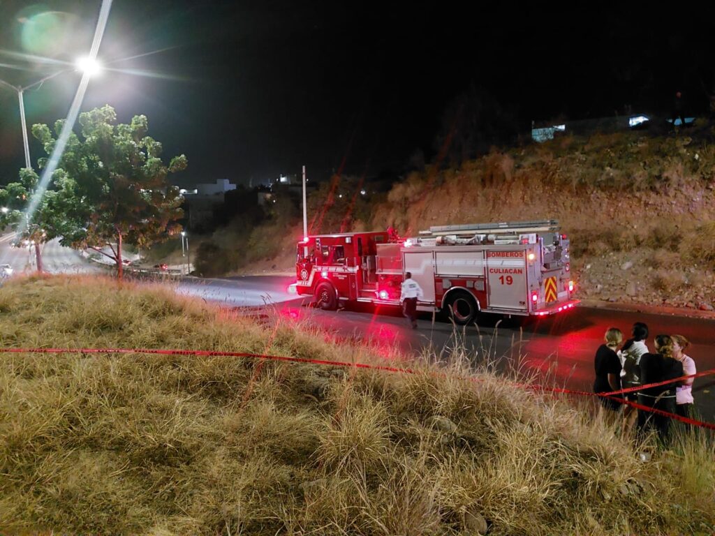 Camión de Bomberos en el lugar del accidente.