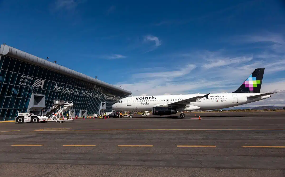 Aeropuerto de Puebla presenta afectaciones por ceniza volcánica