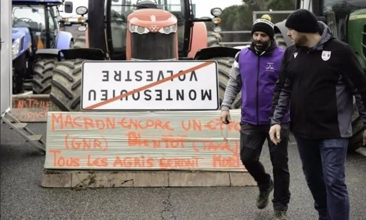 Agricultores bloquean accesos viales a París; exigen reformas agrarias