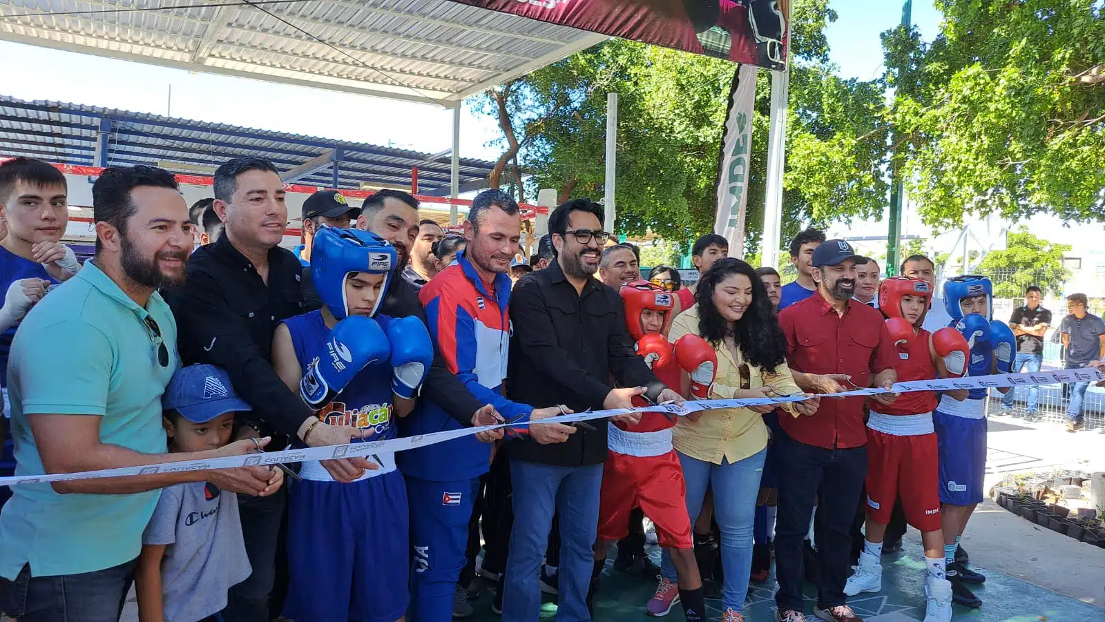 Alcalde de Culiacán hace entrega de un nuevo gimnasio de box en el Polideportivo Valle Alto