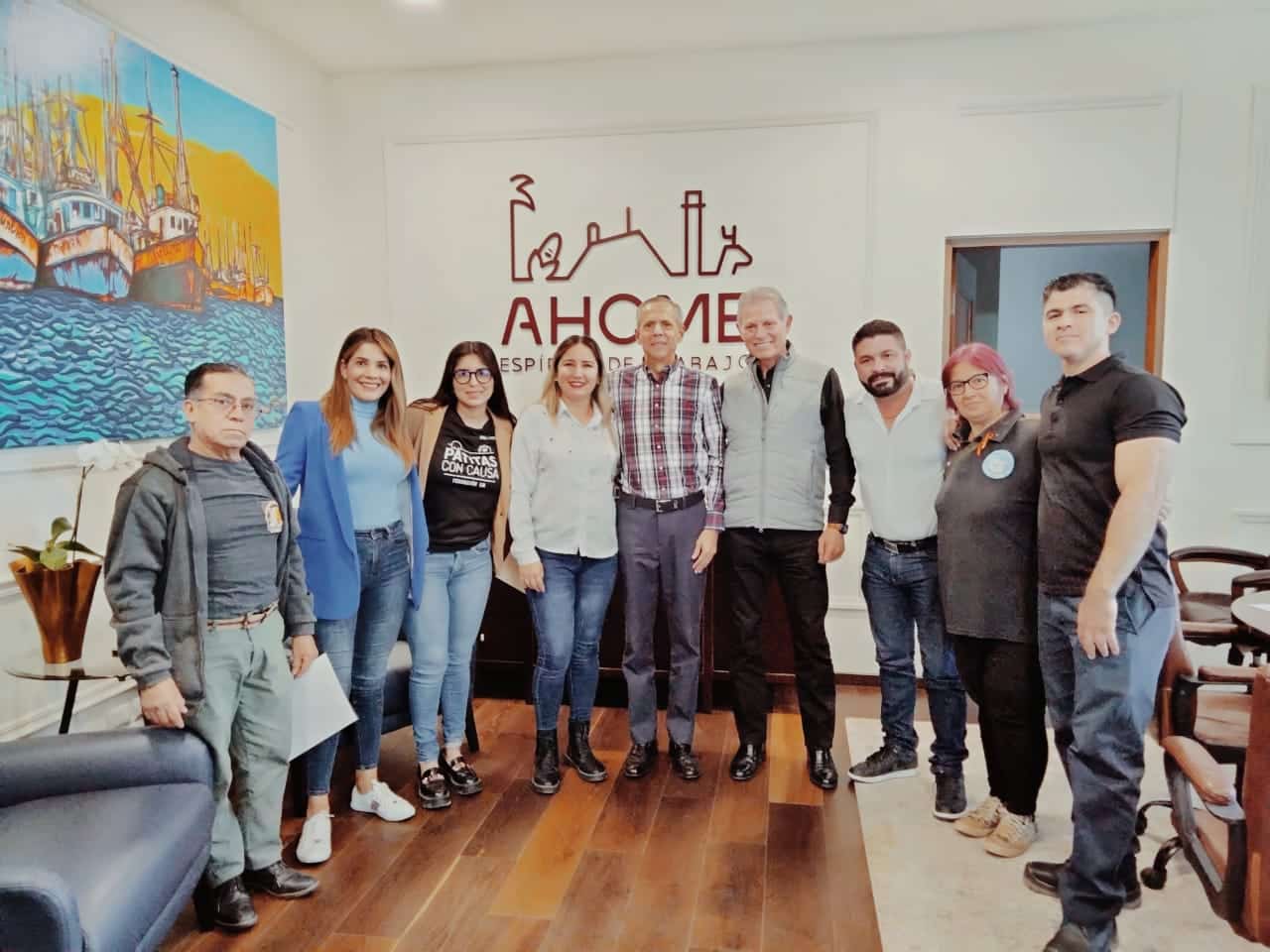 Asociaciones civiles y rescatistas independientes se reunieron con el alcalde Gerardo Vargas Landeros.