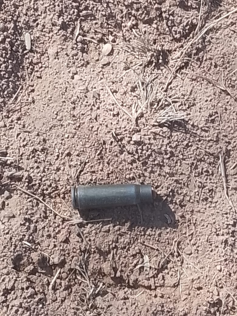 En el lugar localizaron un casquillo percutido de arma de fuego.