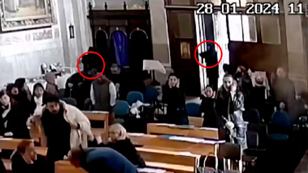 Sujetos armados dejan un muerto en iglesia de Estambul