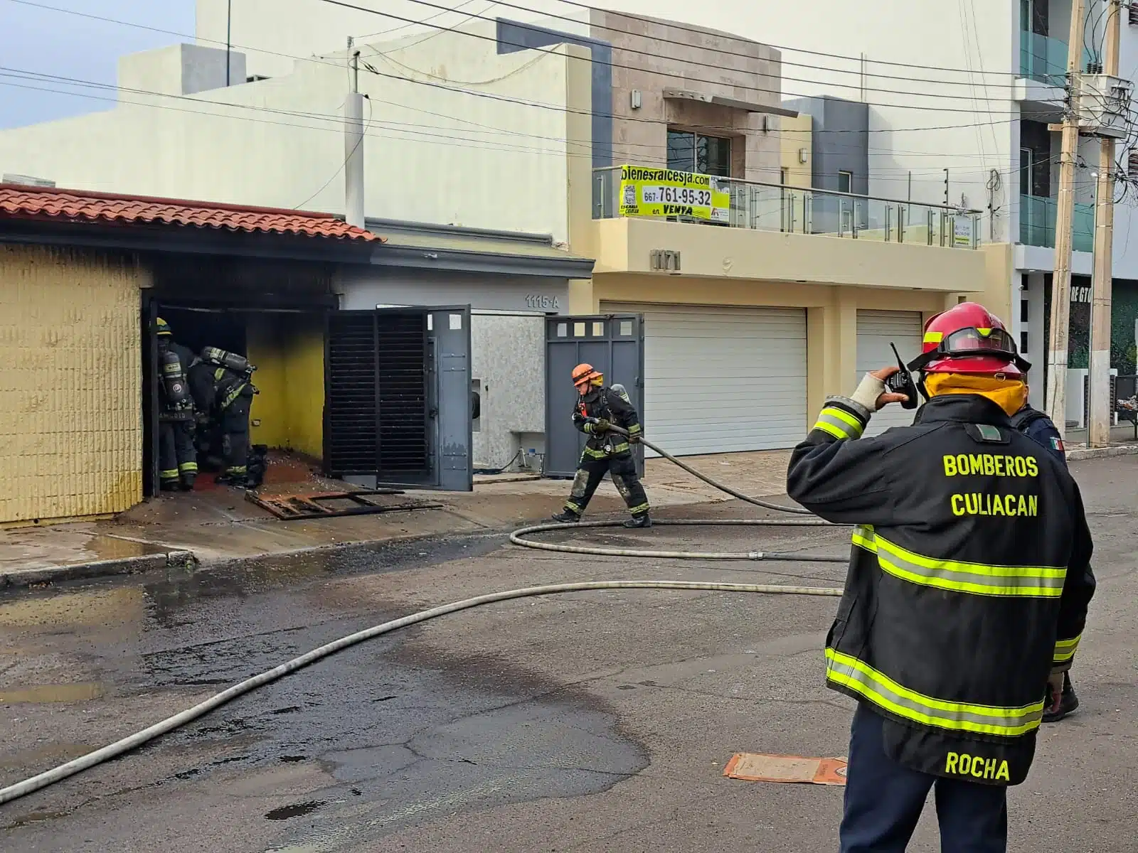 Bomberos atienden incendio en Las Quintas, Culiacán