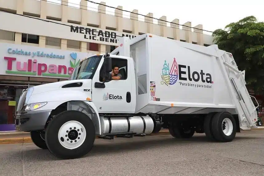Nuevos camiones recolectores de basura en Elota.