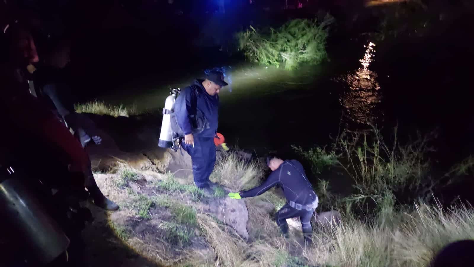 Buscan a joven motociclista que cayó al canal Sevelbampo en Goros II, Ahome