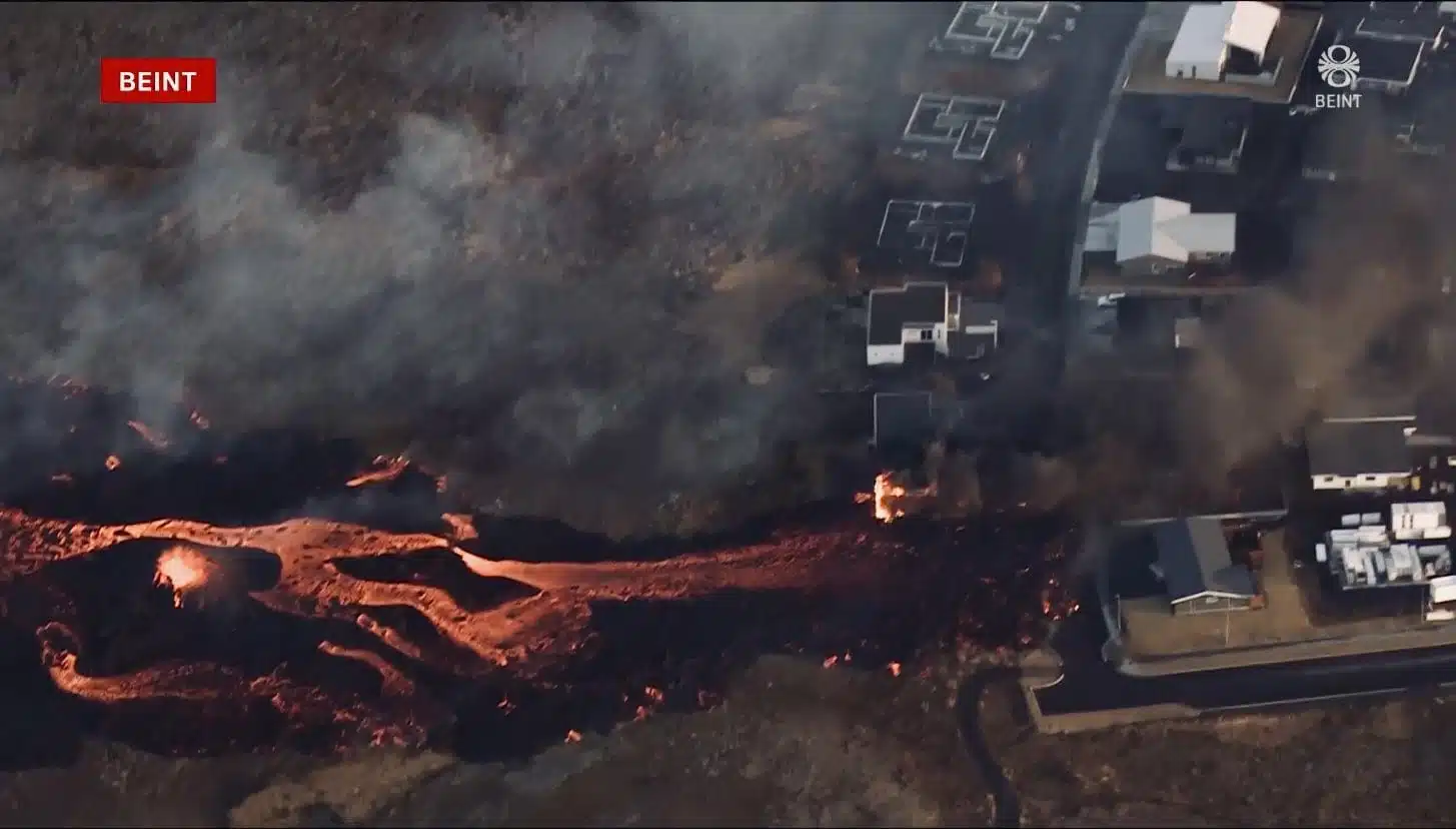 Captan el momento en que lava consume casa en Islandia tras erupción