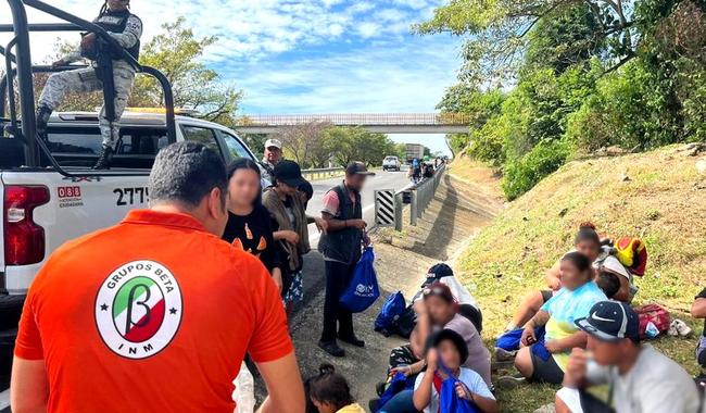 Migrantes ayudados por el Gobierno