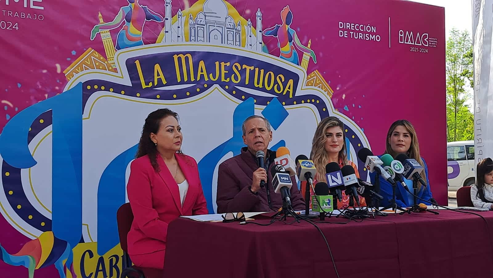 4 personas en una conferencia de prensa en Ahome
