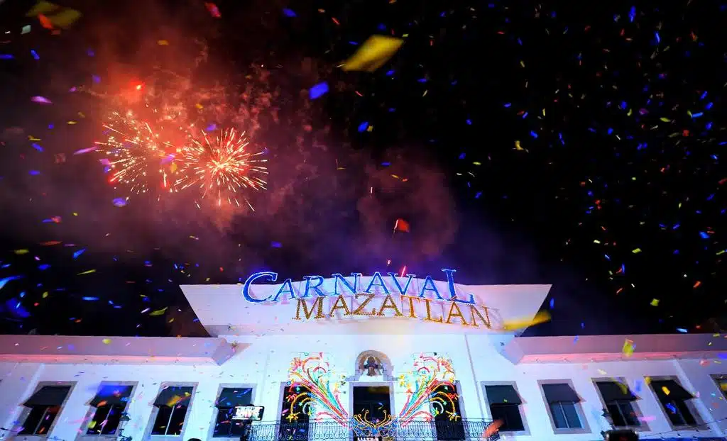 Fuegos artificiales en el Carnaval de Mazatlán