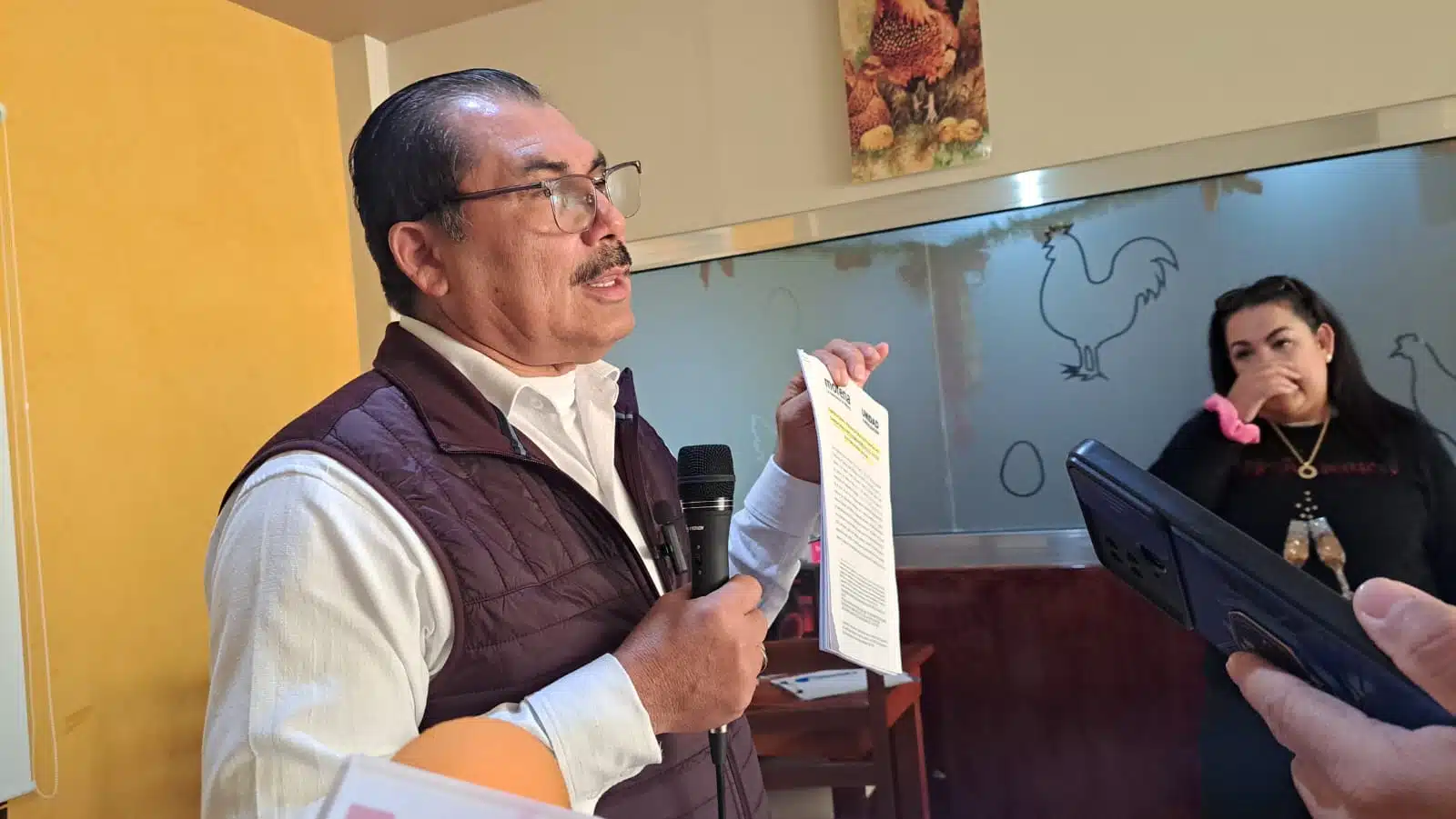 Casimiro Zamora Valdez diputado federal de Morena en entrevista con los medios de comunicación en Guasave