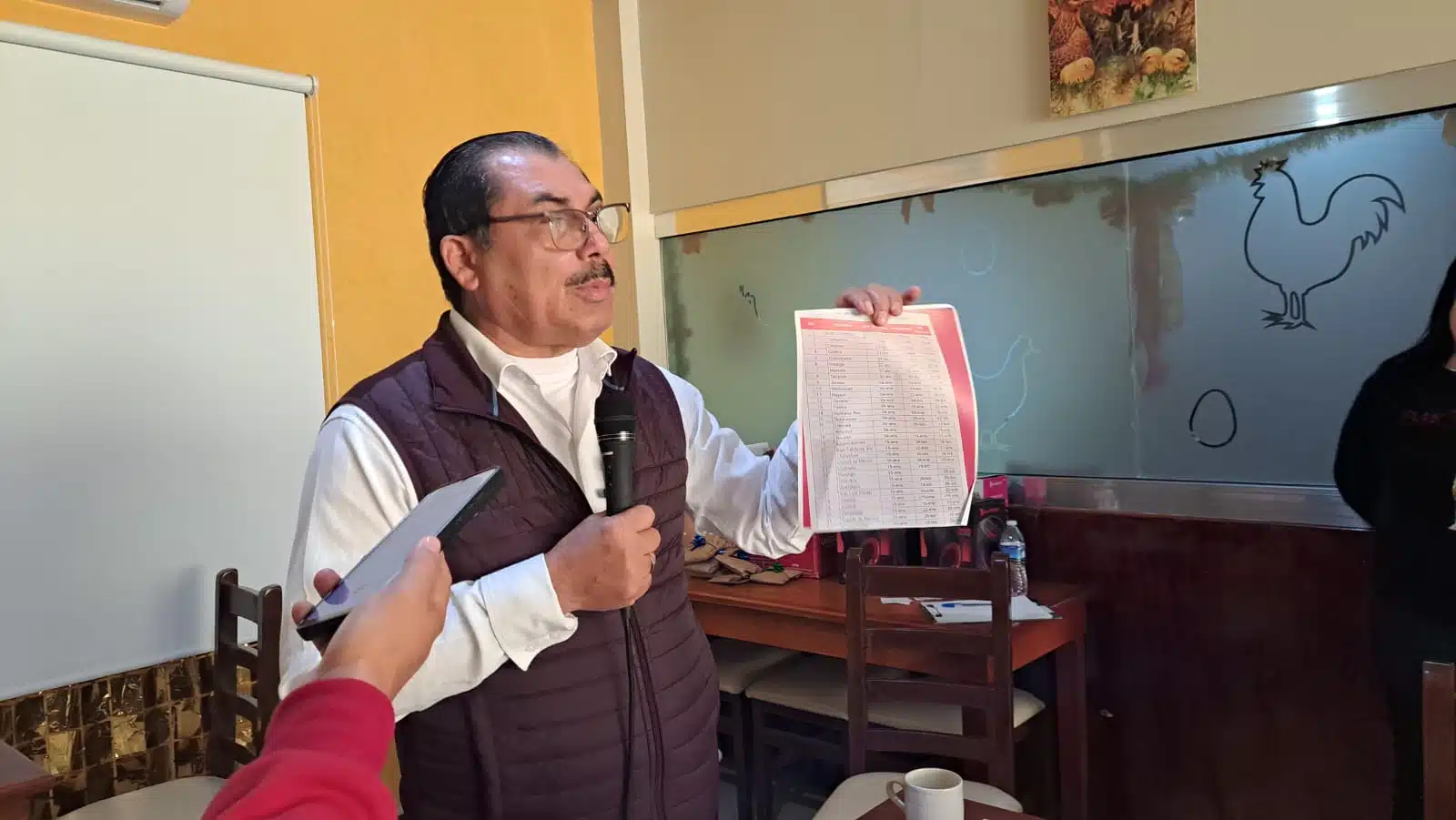 Casimiro Zamora Valdez diputado federal de Morena en entrevista con los medios de comunicación en Guasave