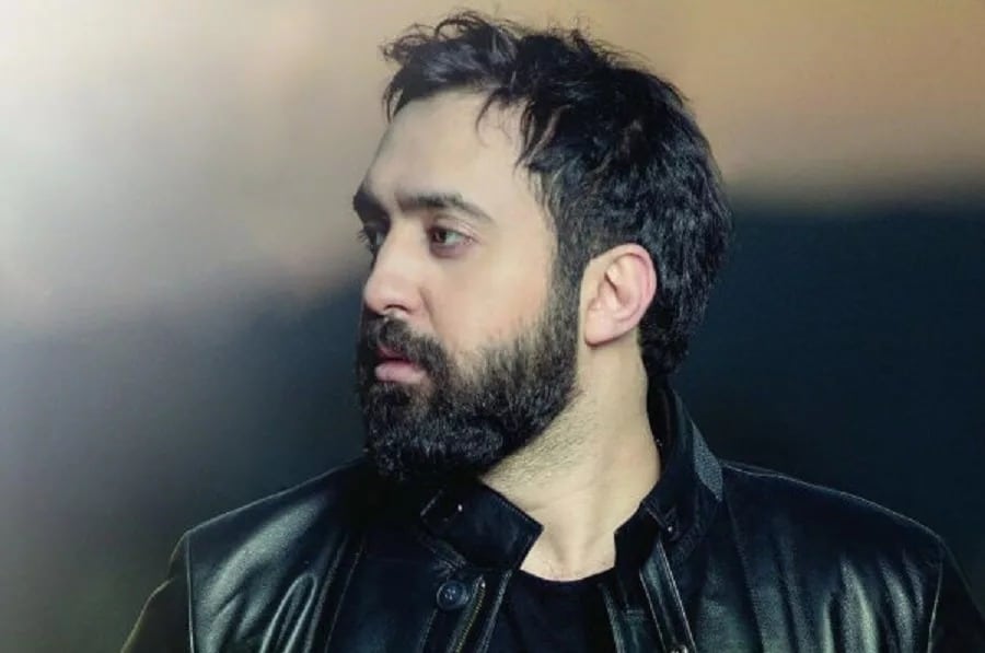 Castigan con cárcel y latigazos a cantante que apoyó a las mujeres en Irán