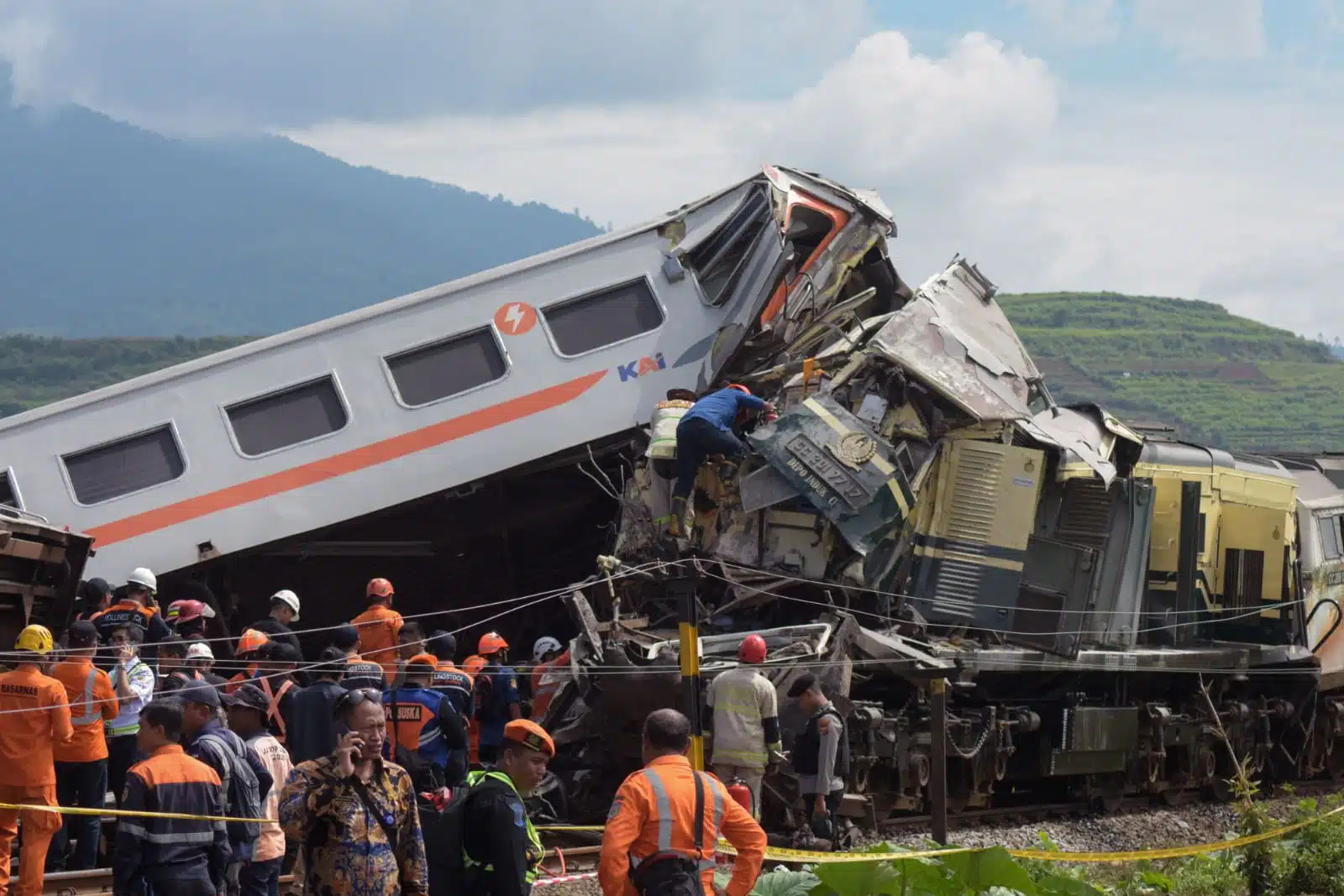 Choque de trenes en Indonesia deja al menos cuatro muertos