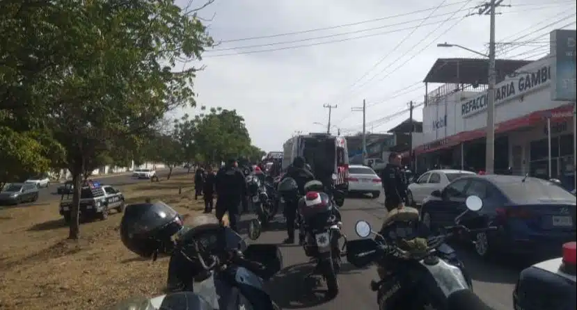 Patrullas y motos de la policía de Culiacán en un choque