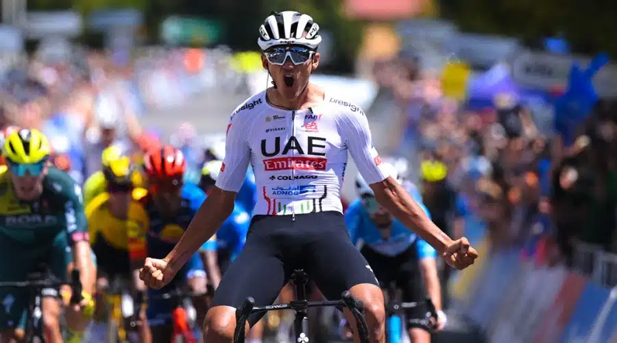 El ciclista Isaac del Toro gana la etapa dos del Tour Down Under en Australia