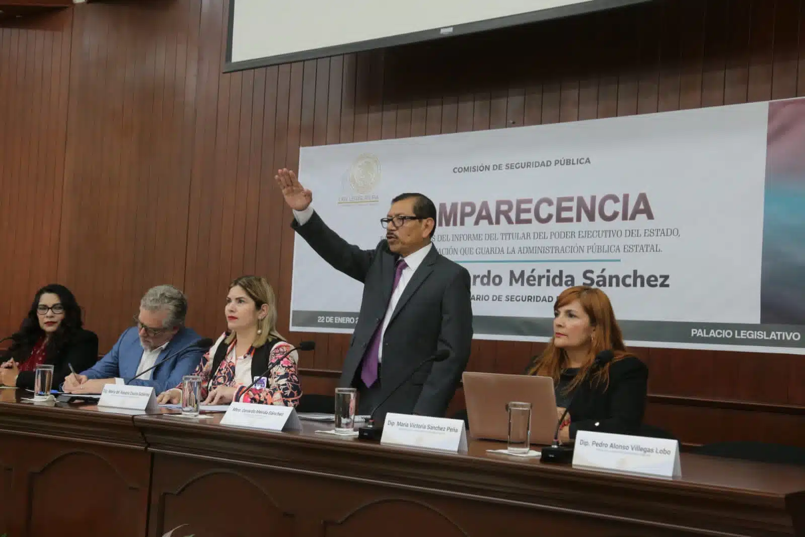 Gerardo Mérida Sánchez se presentó ante legisladores del Congreso de Sinaloa.