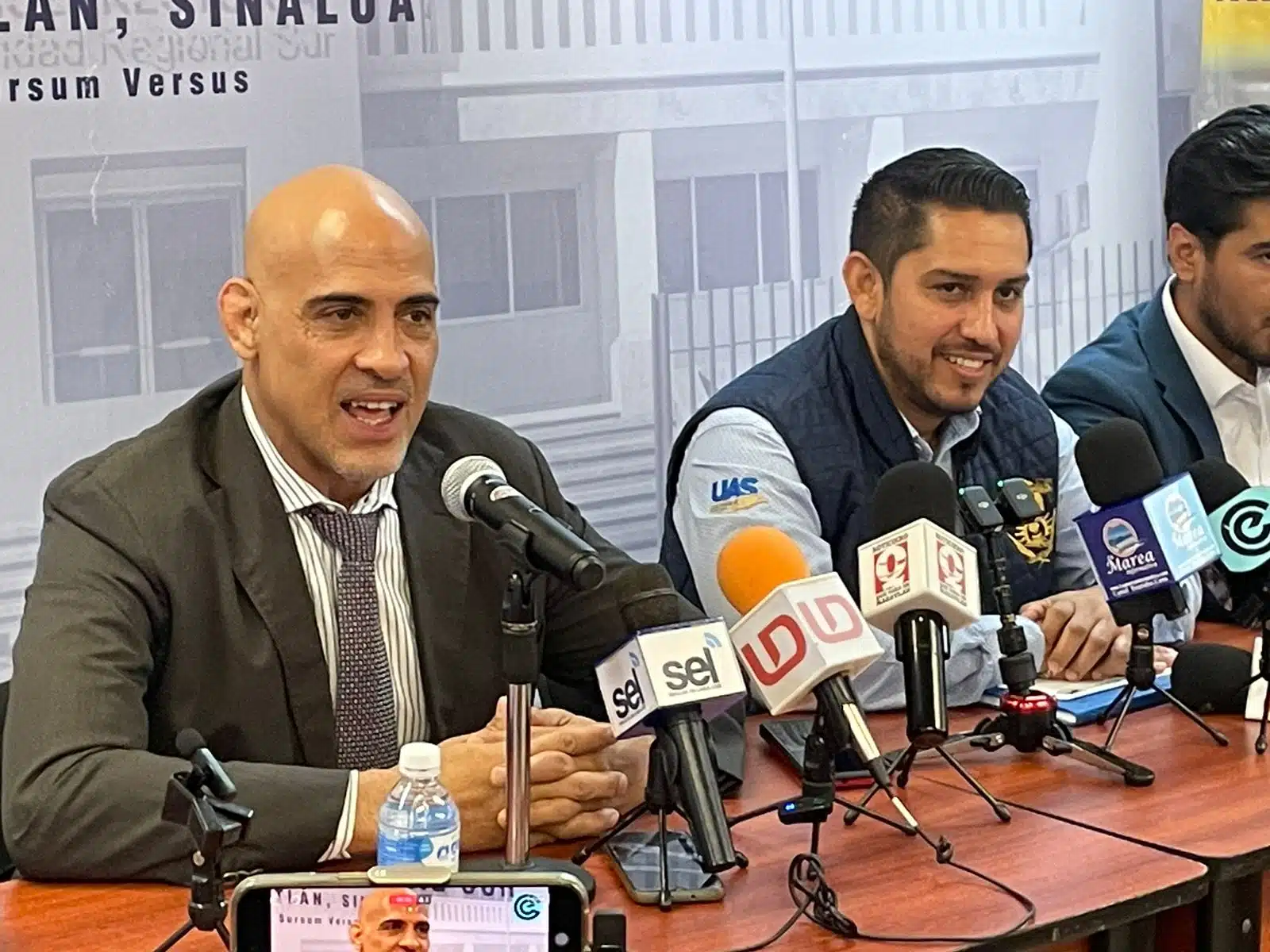 Conferencia de prensa en Mazatlán de convenio por parte de la UAS entre México y Emiratos Árabes