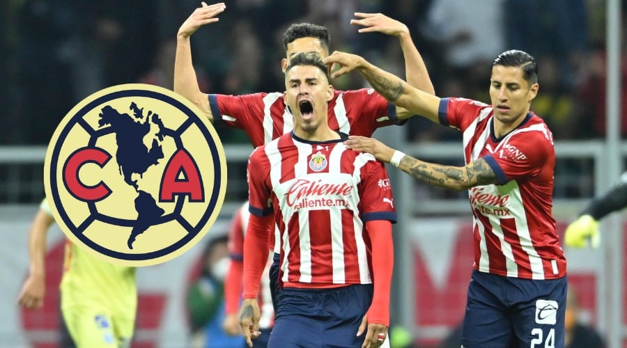 Cristian “Chicote” Calderón y Carlos Cisneros con la playera de las Chivas