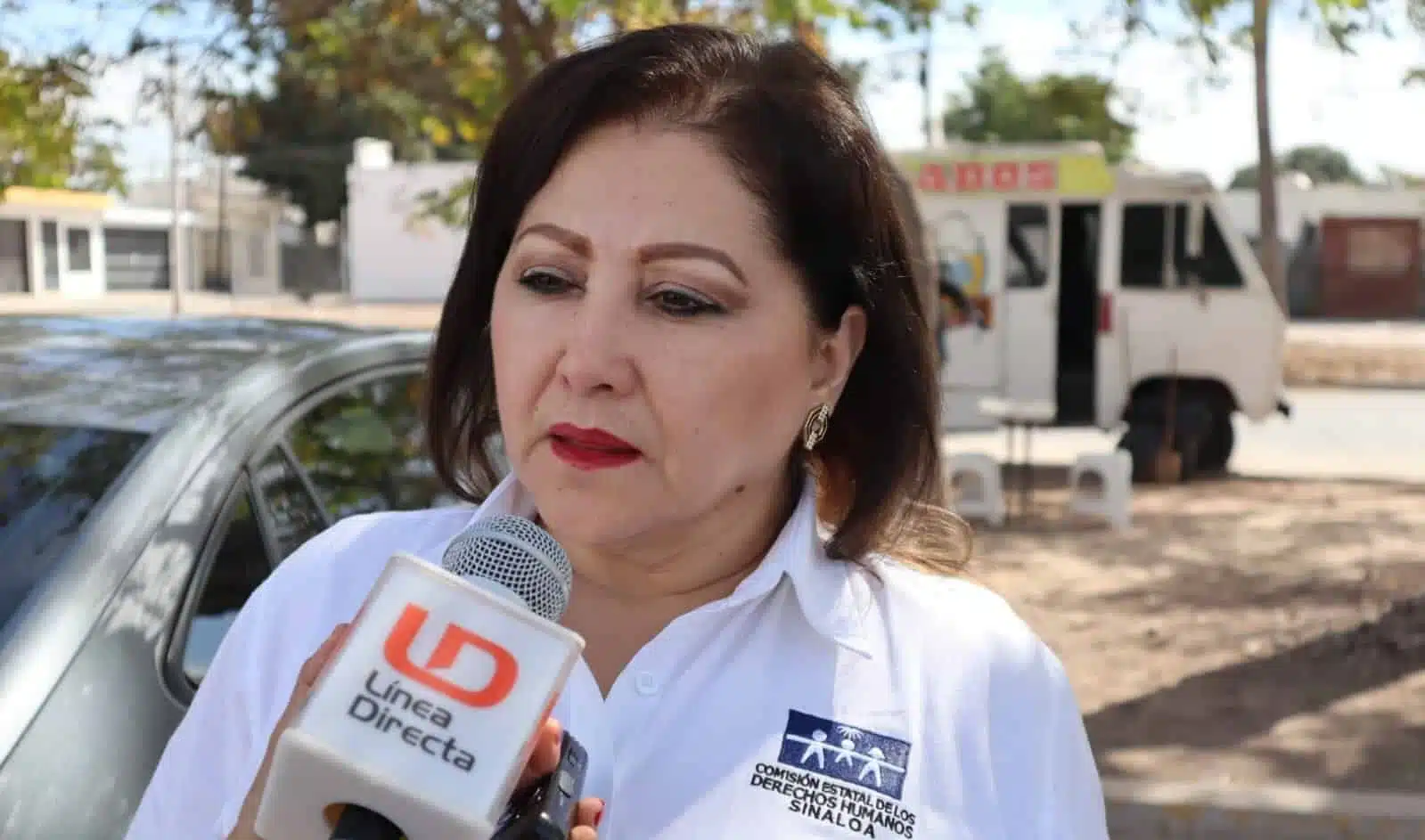 Mujer en entrevista