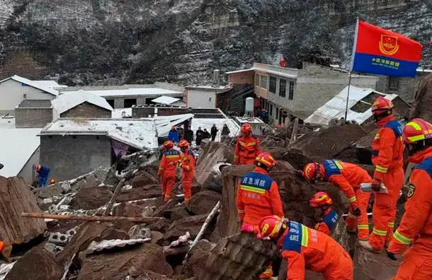 Derrumbe en China deja atrapadas a 47 personas
