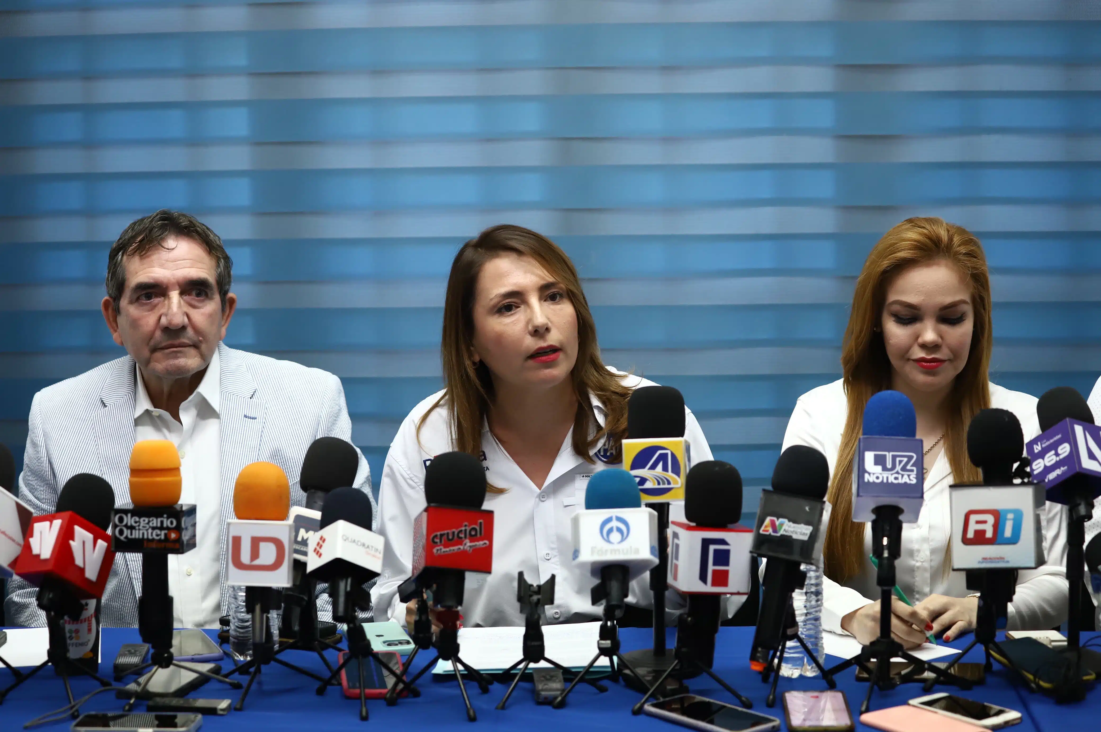 dirigentes estatales del Partido Revolucionario Institucional (PRI), Paola Gárate Valenzuela; de Acción Nacional (PAN), Roxana Rubio Valdez; de la Revolución Democrática (PRD), Oner Lazcano López, y del Partido Sinaloense (PAS), Héctor Melesio Cuen Ojeda