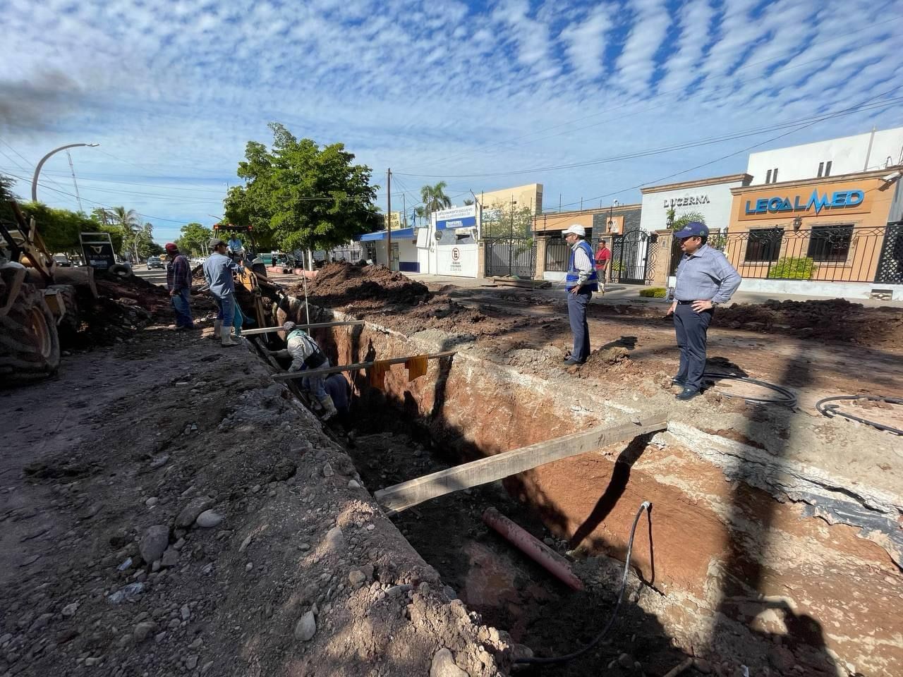 Rehabilitación de drenajes caídos en Ahome.