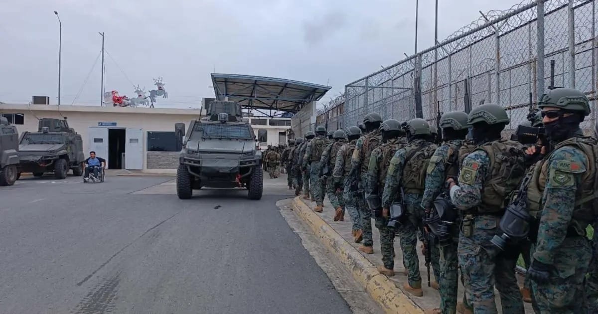 Ecuador anuncia toque de queda tras fuga de “Fito” y crisis carcelaria