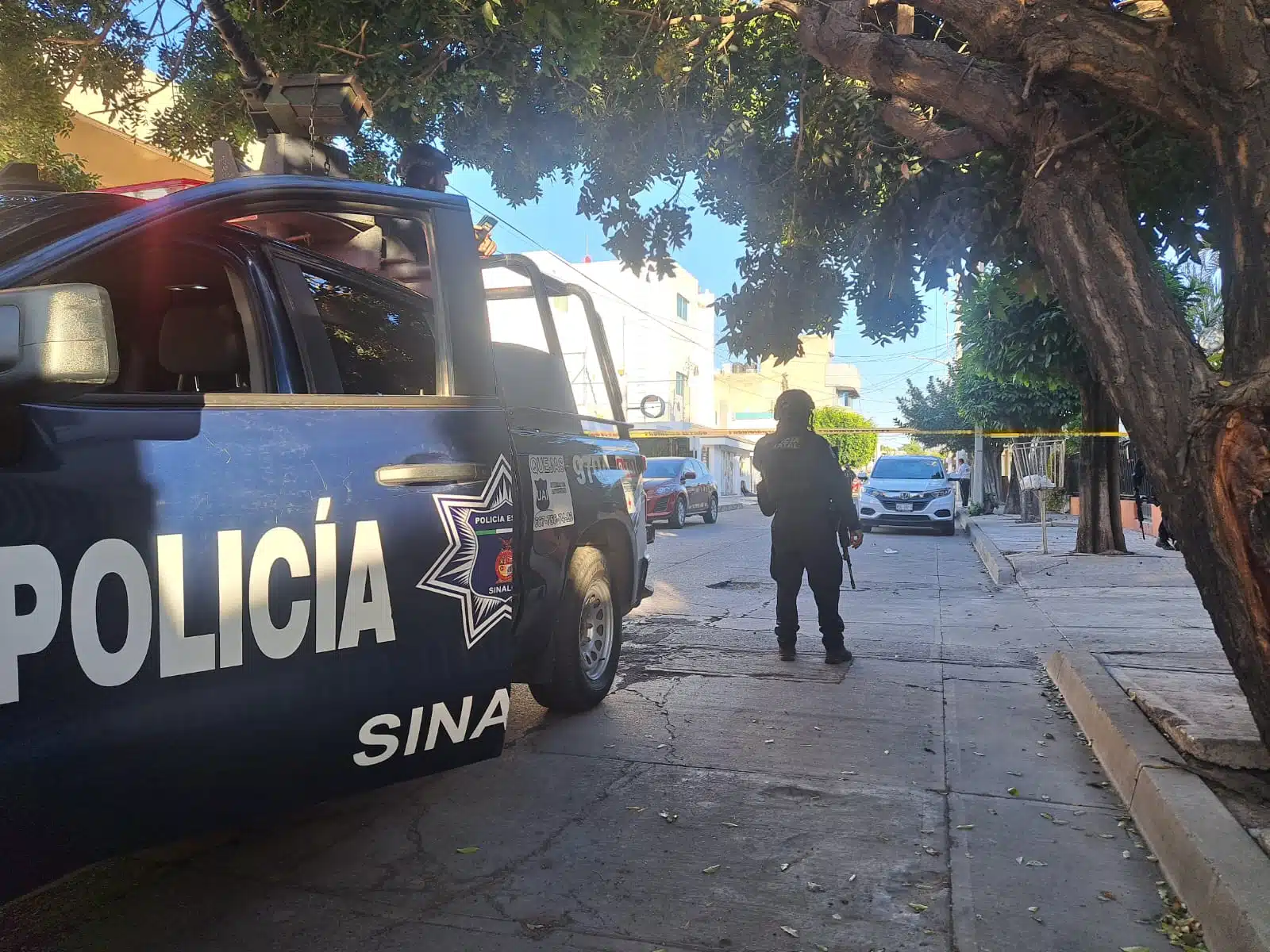 La víctima fue atacada por gatilleros cuando se encontraba en una de las calles de la colonia Guadalupe, en Culiacán.