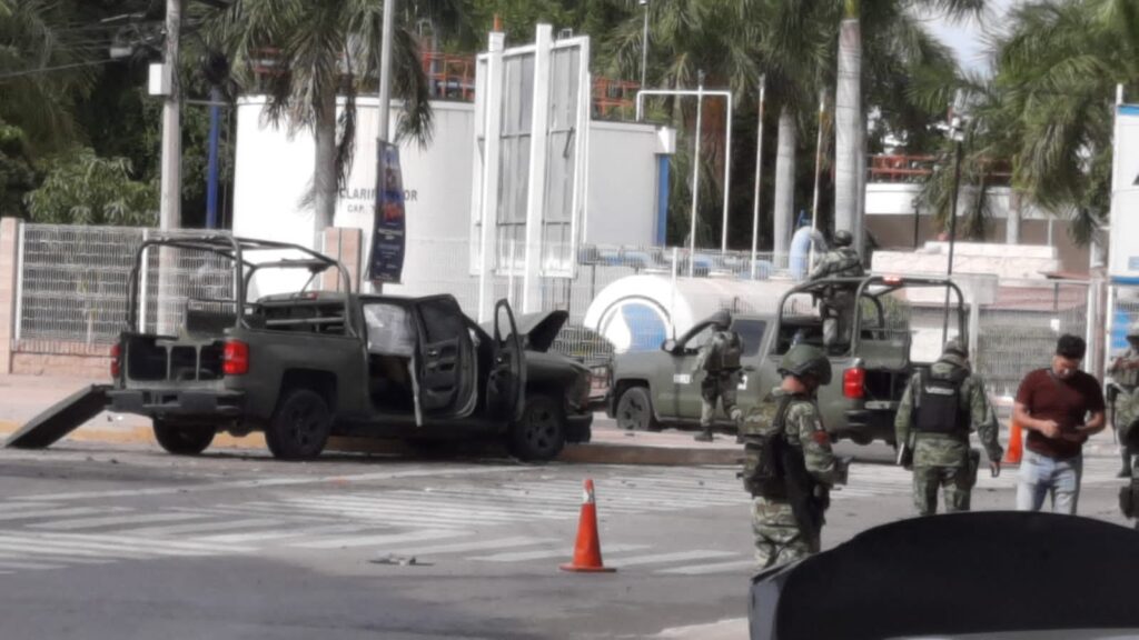 Choque entre militares y civiles en Culiacán.