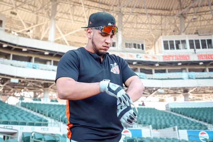 El mexicano Isaac Paredes, parte de los Naranjeros de Hermosillo