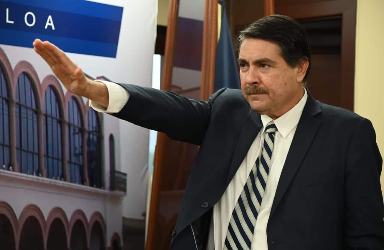 Eleazar Angulo López tomando protesta como nuevo secretario de Administración y Finanzas de la UAS en Culiacán