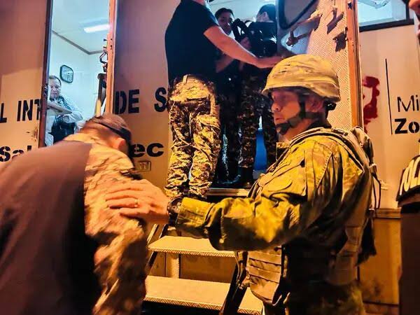 En libertad, 169 funcionarios penitenciarios que habían sido retenidos en Ecuador