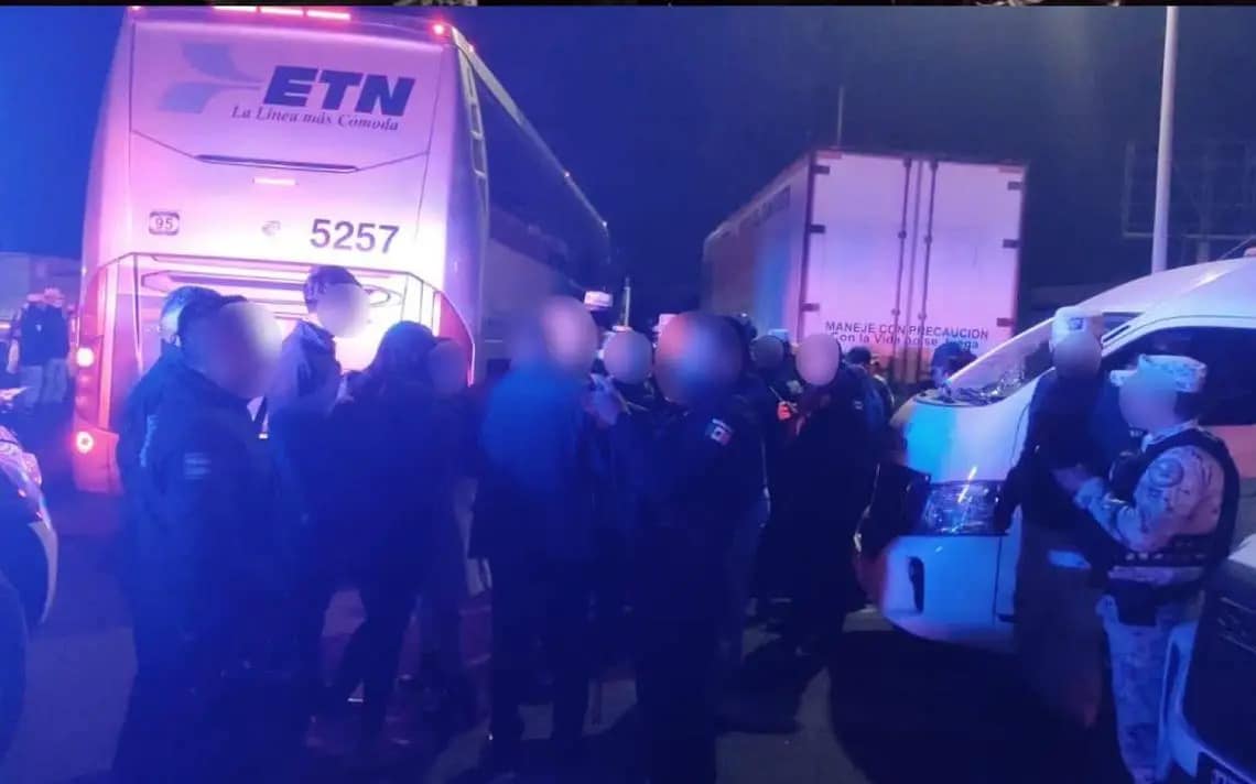 En operativo, rescatan a 22 migrantes cubanos en Edomex