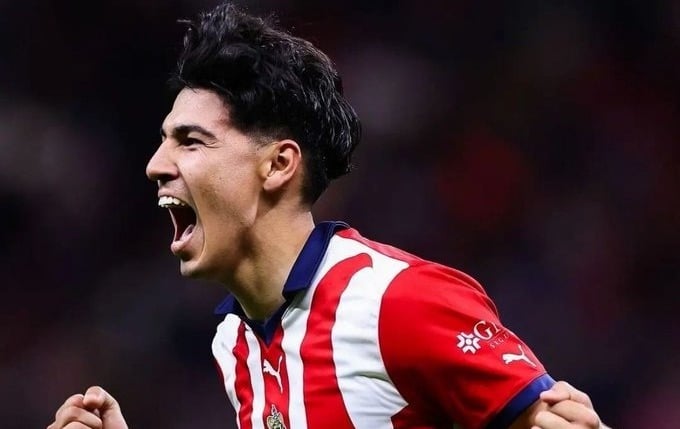 Erick Gutiérrez celebrando gol