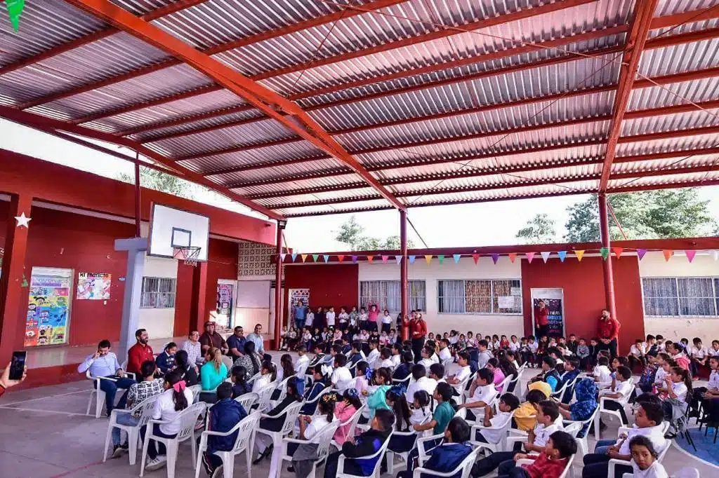 Este año en Mazatlán invertirán más de 30 mdp en escuelas.