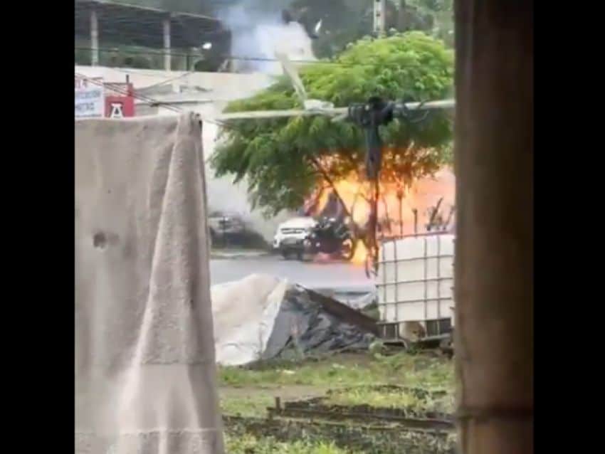 Explota patrulla en Ecuador; investigan posible secuestro de tres policías