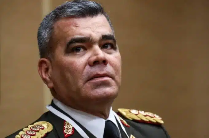 Expulsan a 33 militares venezolanos por conspirar contra Nicolás Maduro